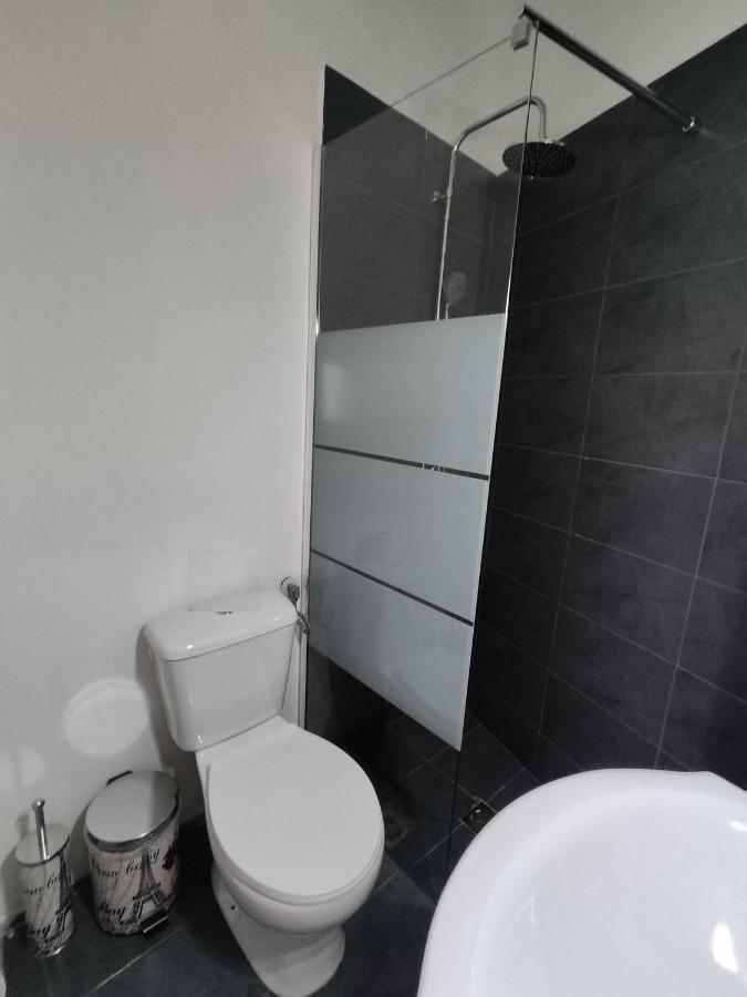 Pure Urban Metro Kato Patisia Apartment Athena Bagian luar foto